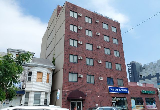 2570 E 17th St Apt 5C, New York City, NY 11235