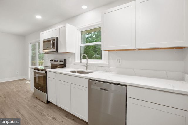 1105 LAKEVIEW PKWY, Locust Grove, VA 22508