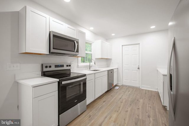 1105 LAKEVIEW PKWY, Locust Grove, VA 22508