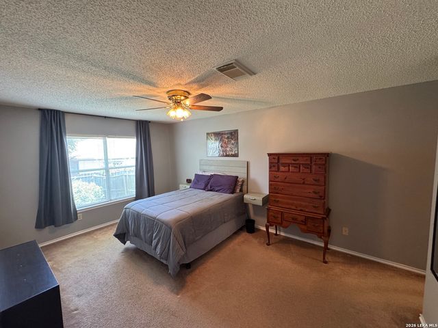 5407 CHAMPIONS HILL DR, San Antonio, TX 78233