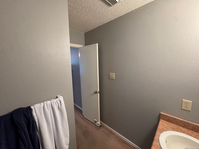 5407 CHAMPIONS HILL DR, San Antonio, TX 78233