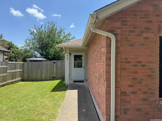 5407 CHAMPIONS HILL DR, San Antonio, TX 78233