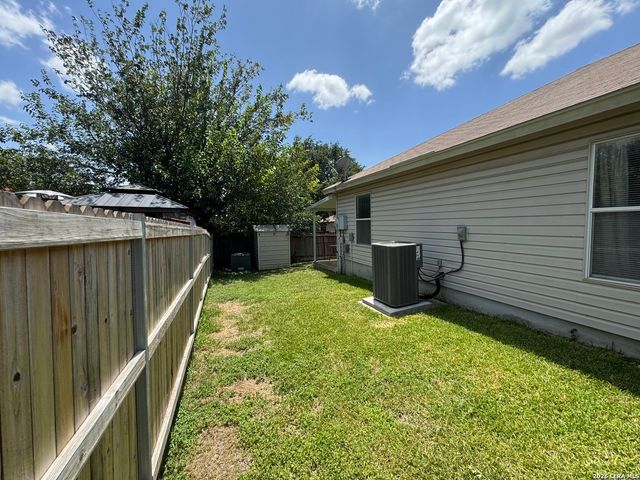 5407 CHAMPIONS HILL DR, San Antonio, TX 78233