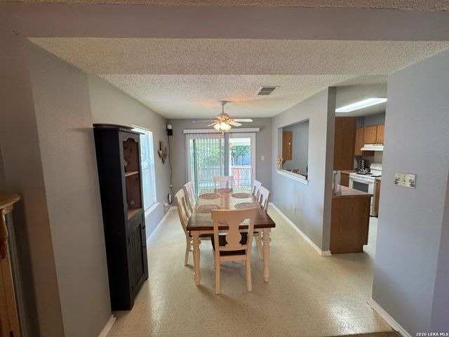 5407 CHAMPIONS HILL DR, San Antonio, TX 78233