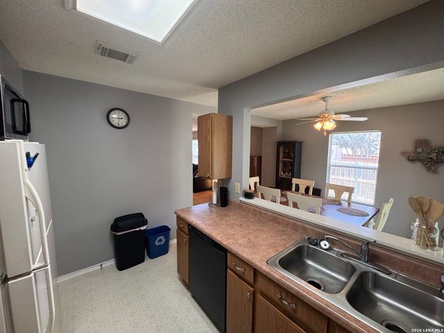 5407 CHAMPIONS HILL DR, San Antonio, TX 78233