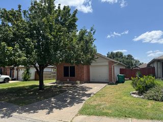 5407 CHAMPIONS HILL DR, San Antonio, TX 78233