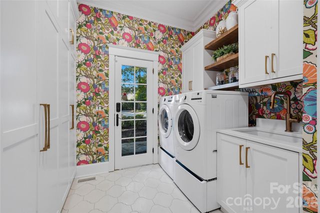 6239 Sharon Hills Road, Charlotte, NC 28210