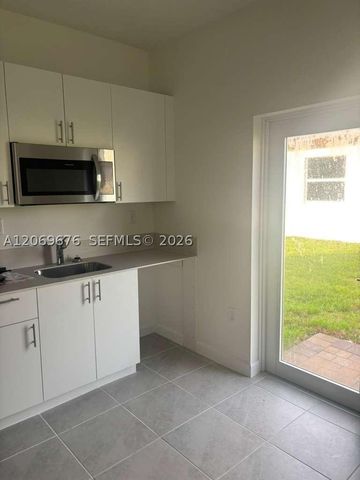 2342 SE 30th St, Homestead, FL 33035