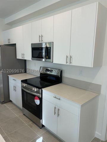 2342 SE 30th St, Homestead, FL 33035