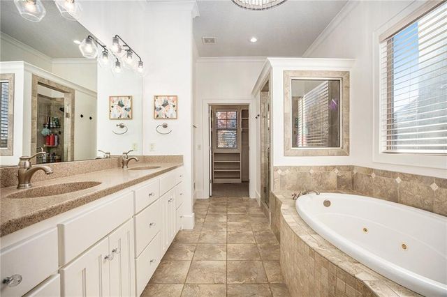 9418 W 161st Terrace, Overland Park, KS 66085