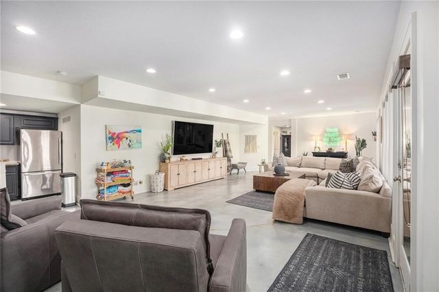 9418 W 161st Terrace, Overland Park, KS 66085