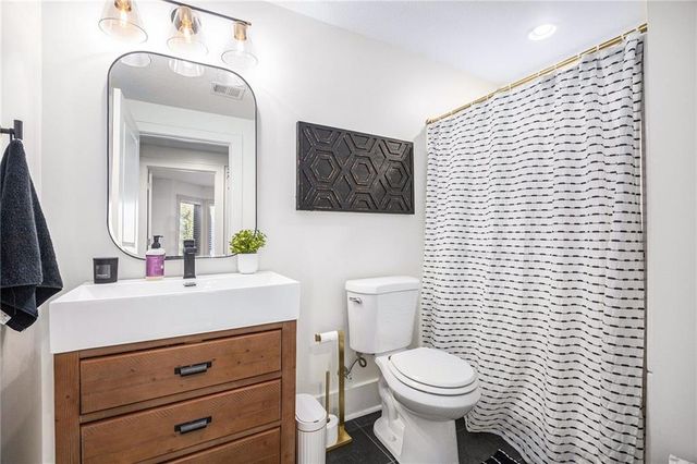 9418 W 161st Terrace, Overland Park, KS 66085