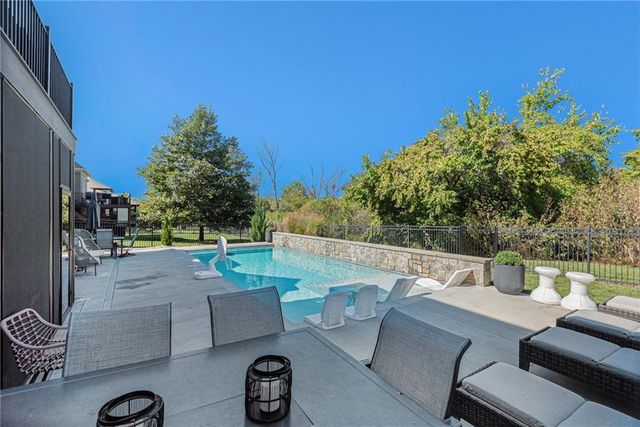 9418 W 161st Terrace, Overland Park, KS 66085