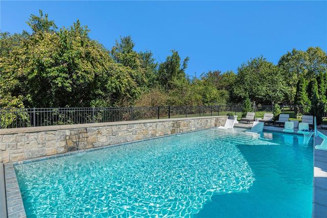 9418 W 161st Terrace, Overland Park, KS 66085