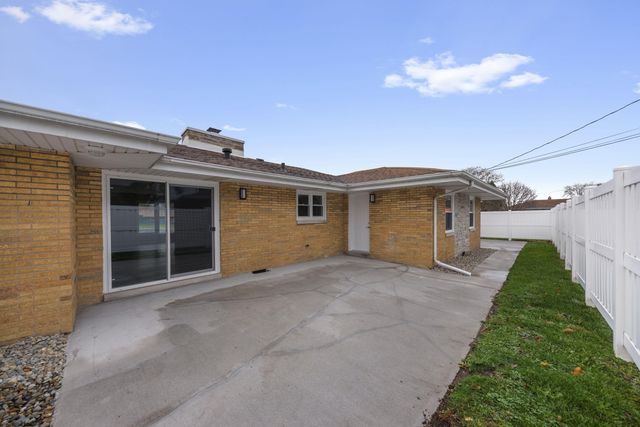 5585 Jackson Street, Merrillville, IN 46410