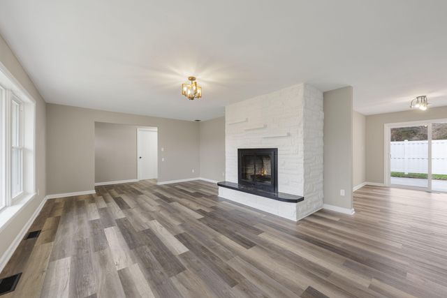 5585 Jackson Street, Merrillville, IN 46410