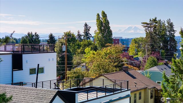 9811 Linden Avenue N, Seattle, WA 98103