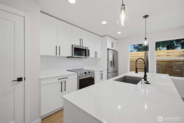 9811 Linden Avenue N, Seattle, WA 98103