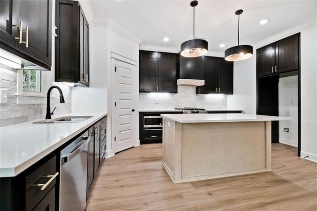 4 Forfar Drive, Bella Vista, AR 72715