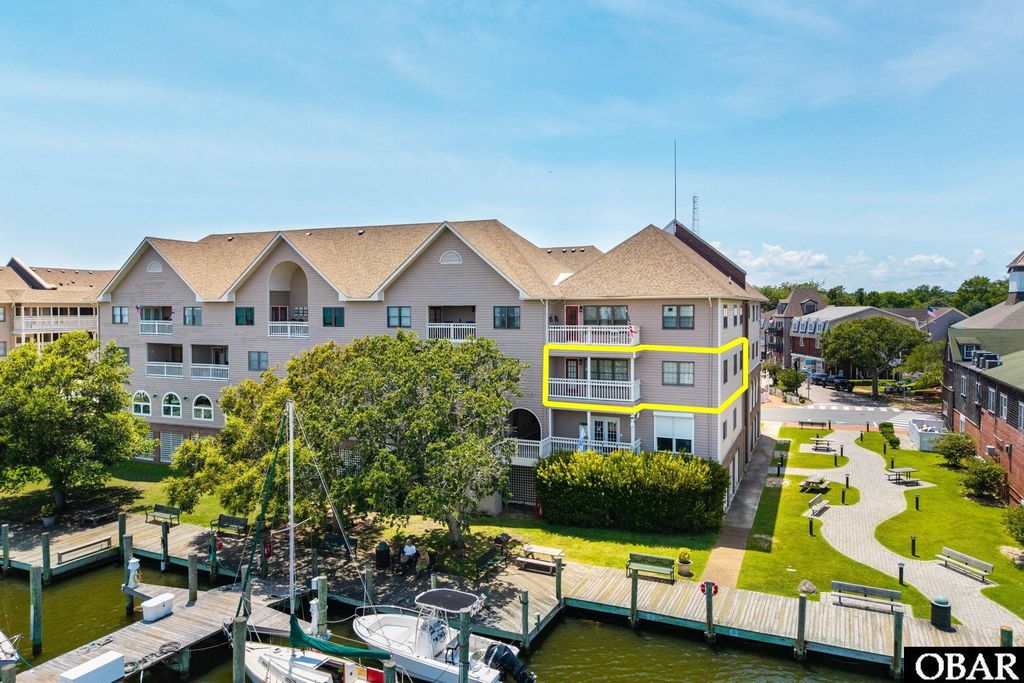 Image 2 of property listing at 207 Queen Elizabeth Ave # 6, Manteo, NC 27954