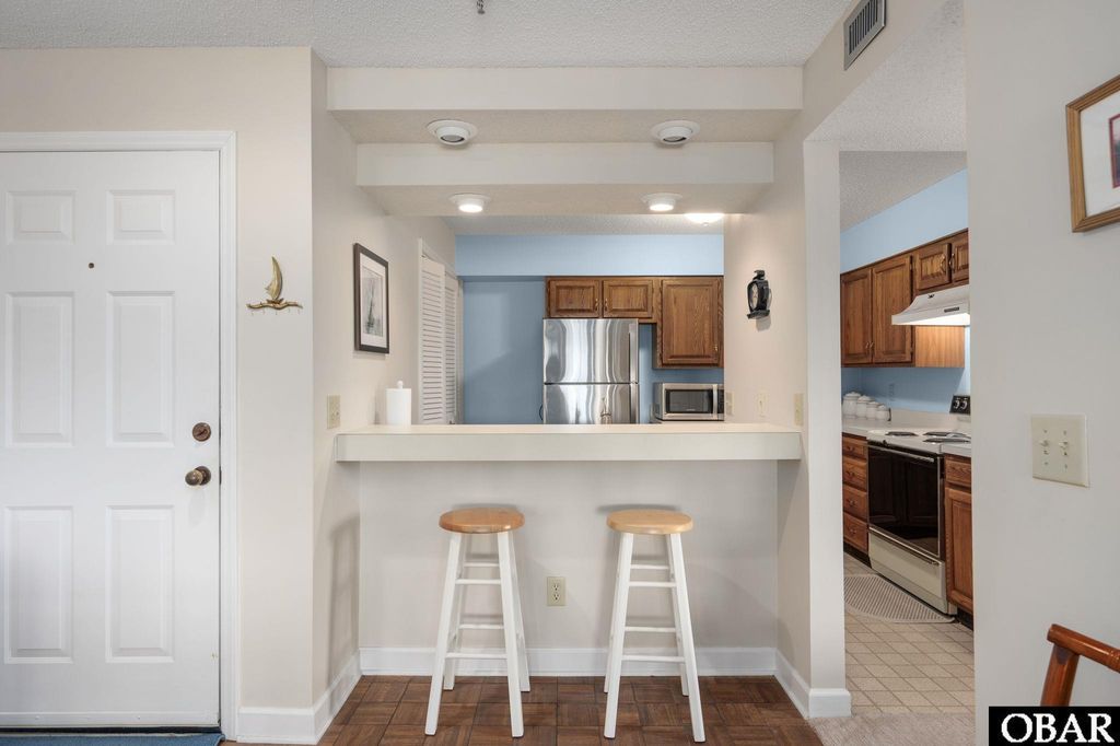 Image 21 of property listing at 207 Queen Elizabeth Ave # 6, Manteo, NC 27954