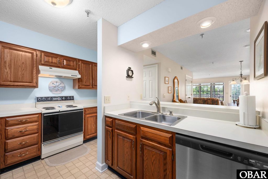 Image 23 of property listing at 207 Queen Elizabeth Ave # 6, Manteo, NC 27954