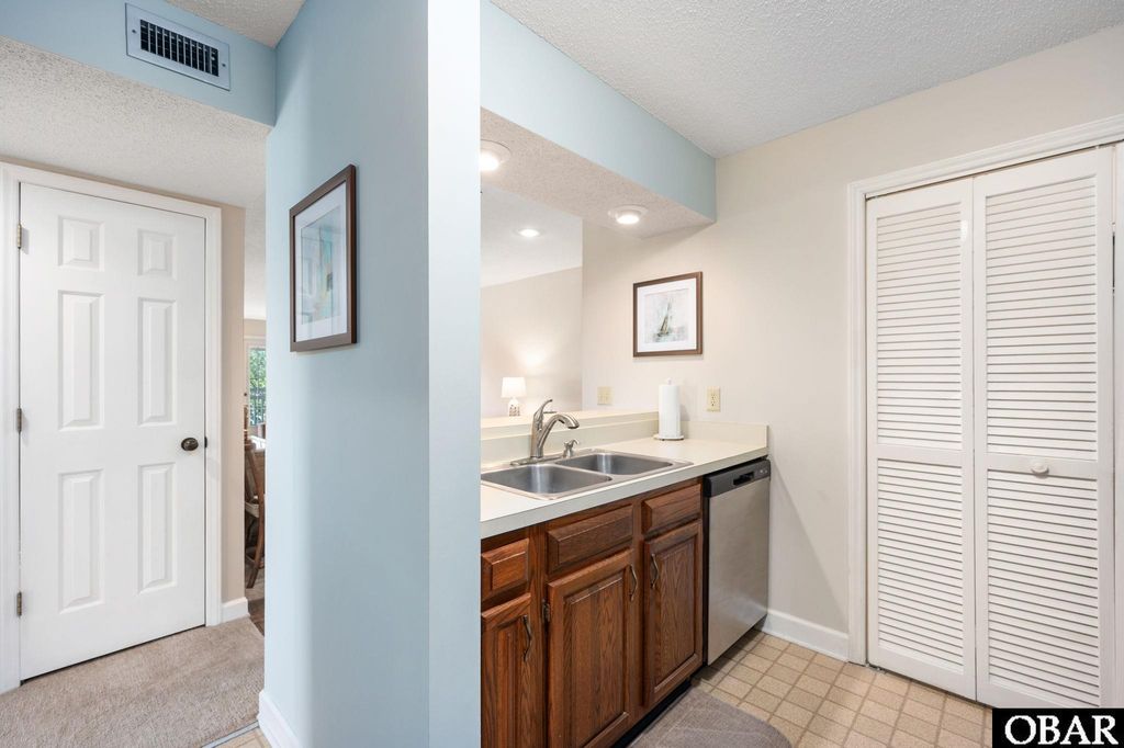 Image 24 of property listing at 207 Queen Elizabeth Ave # 6, Manteo, NC 27954