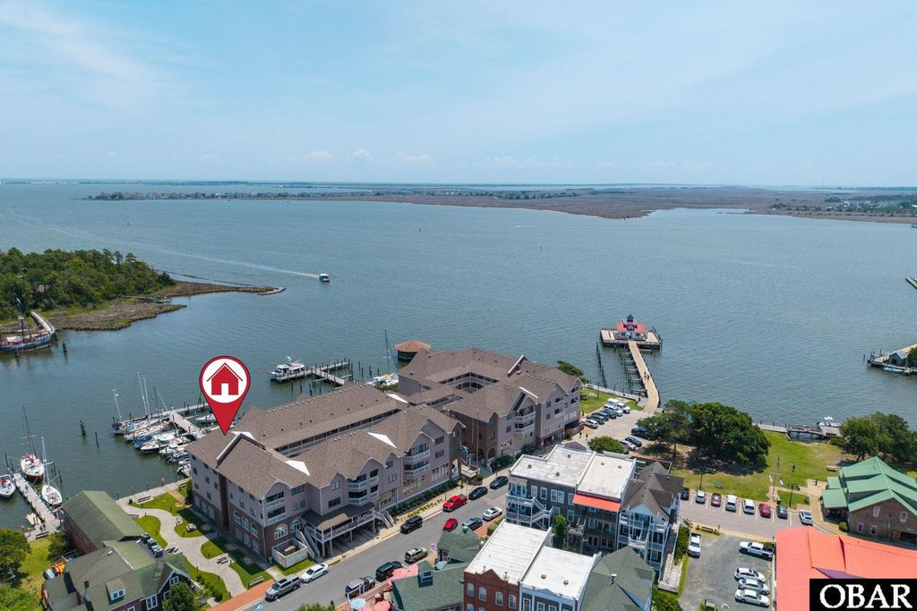 Image 7 of property listing at 207 Queen Elizabeth Ave # 6, Manteo, NC 27954