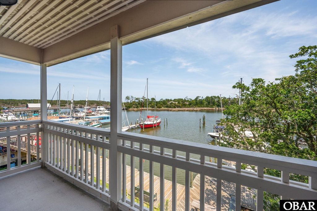 Image 9 of property listing at 207 Queen Elizabeth Ave # 6, Manteo, NC 27954