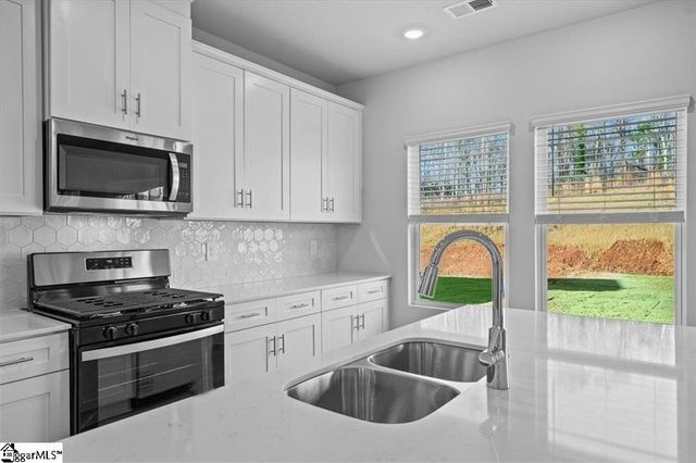 584 Cozy Bluff Road, Spartanburg, SC 29301