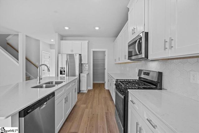 584 Cozy Bluff Road, Spartanburg, SC 29301