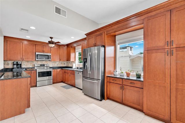2202 TOPPING PLACE, Eustis, FL 32726
