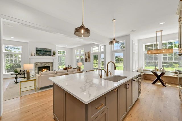 1055 Red Barn LANE, Elm Grove, WI 53122