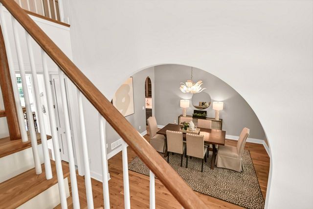 1055 Red Barn LANE, Elm Grove, WI 53122