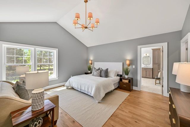 1055 Red Barn LANE, Elm Grove, WI 53122
