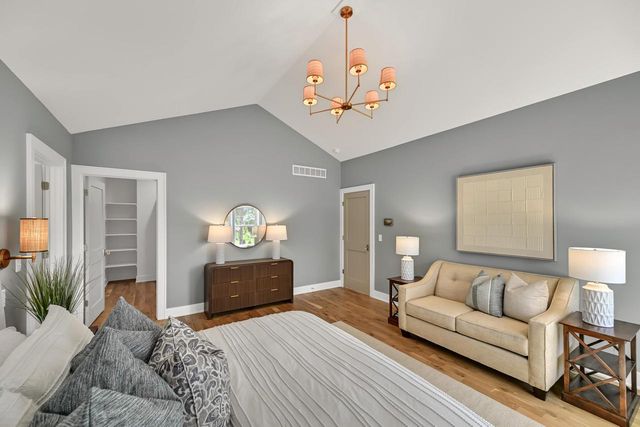 1055 Red Barn LANE, Elm Grove, WI 53122