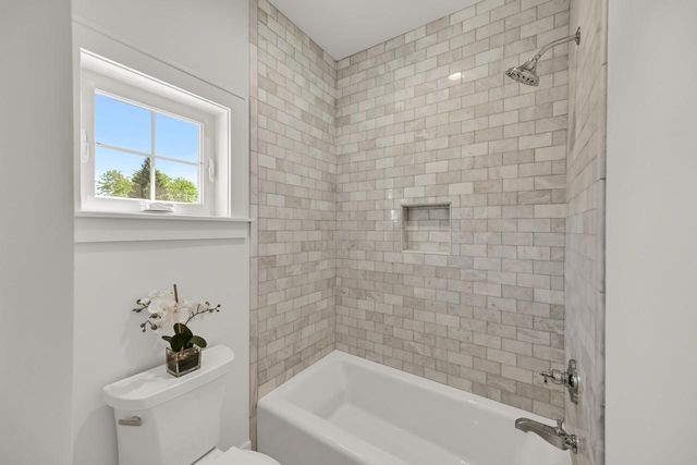 1055 Red Barn LANE, Elm Grove, WI 53122