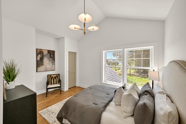 1055 Red Barn LANE, Elm Grove, WI 53122