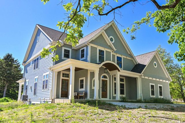 1055 Red Barn LANE, Elm Grove, WI 53122
