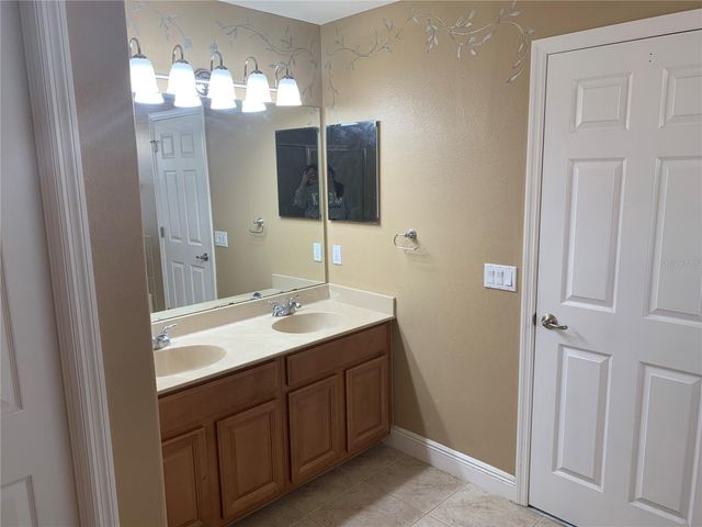 8810 CAMERON CREST DRIVE, Tampa, FL 33626