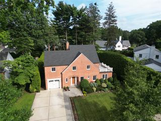 4 Huntington Road, Garden City, NY 11530