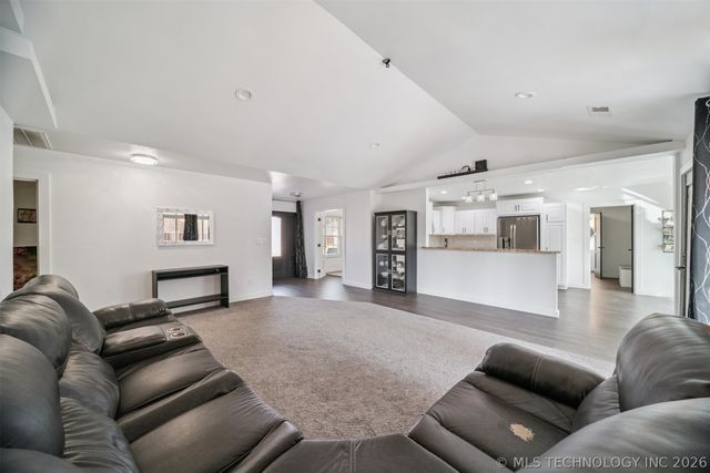 7705 N 127th East Avenue, Owasso, OK 74055