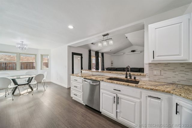 7705 N 127th East Avenue, Owasso, OK 74055