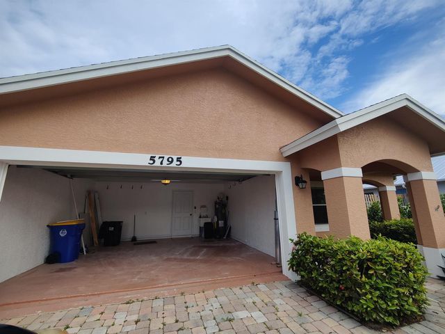 5795 SE Mitzi Lane, Stuart, FL 34997