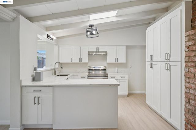 776 Poinciana St, Hayward, CA 94545