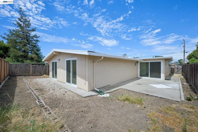 776 Poinciana St, Hayward, CA 94545