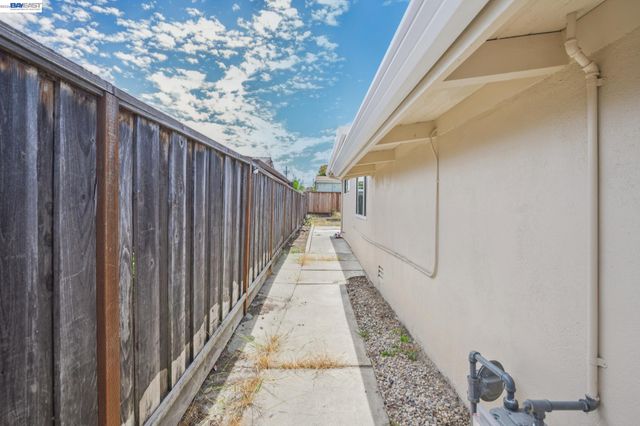 776 Poinciana St, Hayward, CA 94545