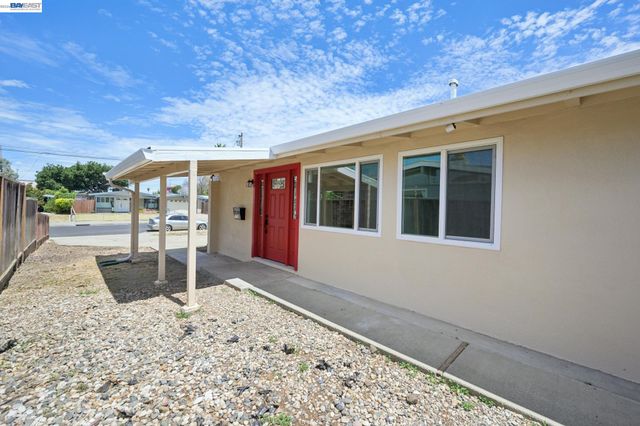 776 Poinciana St, Hayward, CA 94545