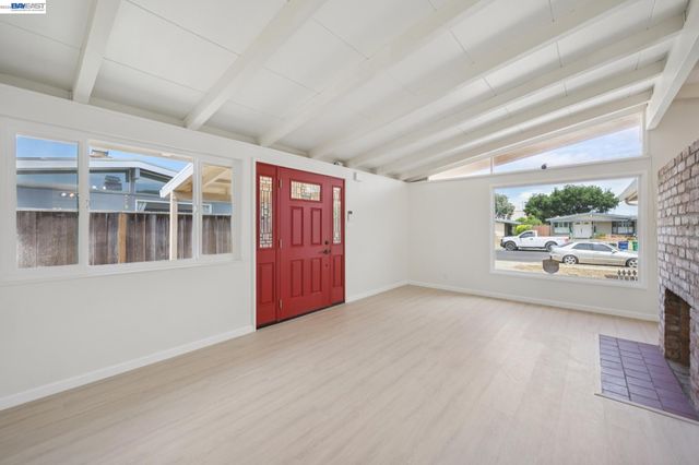 776 Poinciana St, Hayward, CA 94545