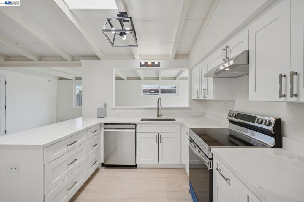 776 Poinciana St, Hayward, CA 94545